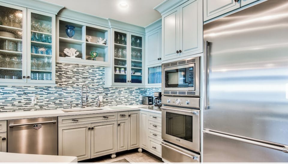 Kitchen with Top Grade Appliances 