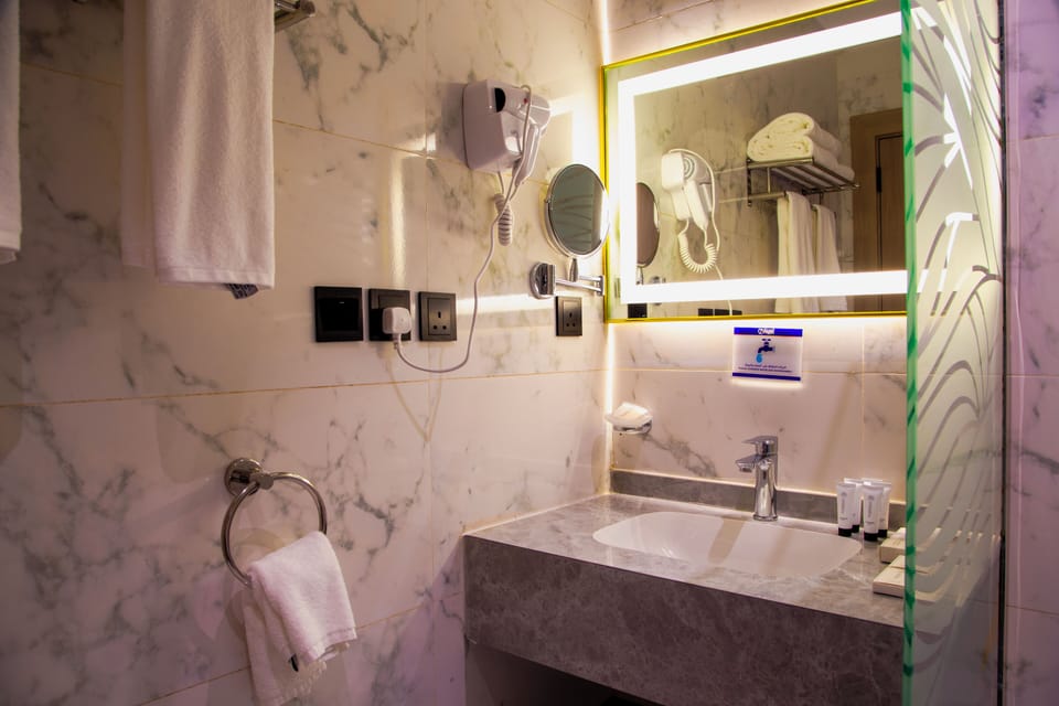 Junior Suite, Ground Floor | Bathroom | Shower, free toiletries, towels, soap