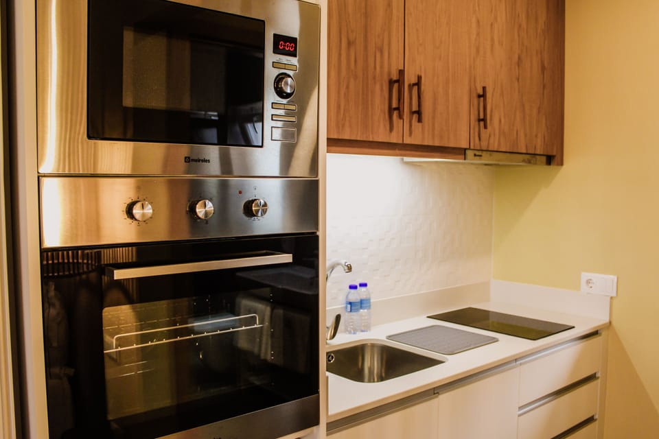 Studio, Kitchenette | Private kitchenette | Fridge