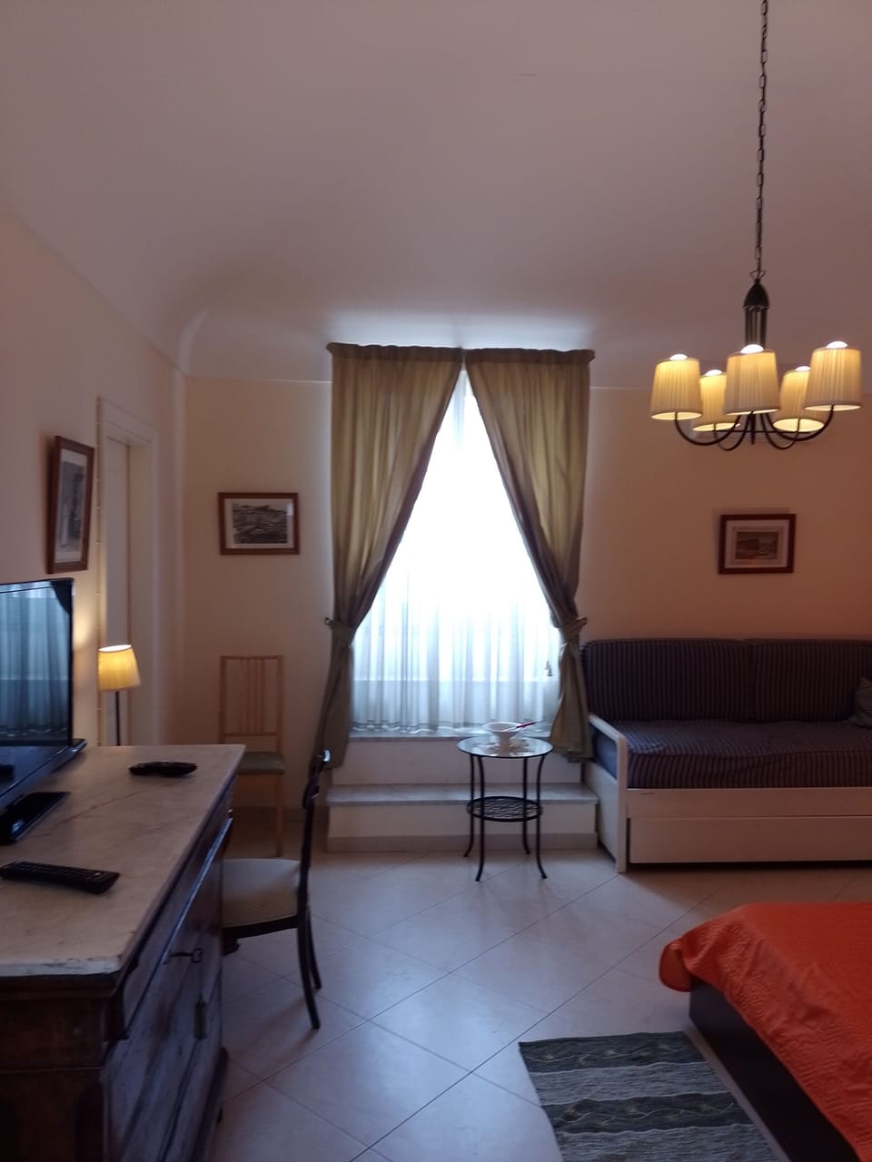 Premium bedding, minibar, desk, iron/ironing board
