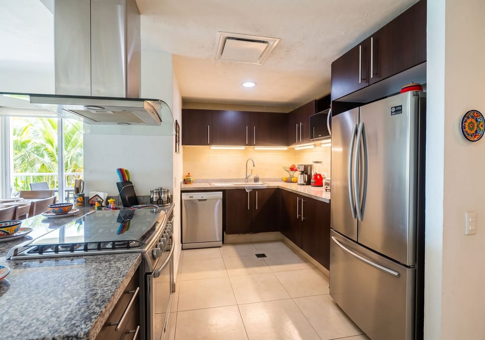 Apartment | Private kitchen | Coffee/tea maker, fridge, microwave, stovetop