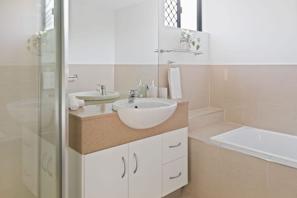 Cairns Hideaway - Pool and Spacious Apartment in Cairns