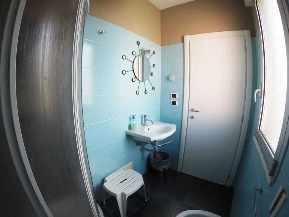 Twin Room | Bathroom | Shower, free toiletries, hair dryer, bathrobes