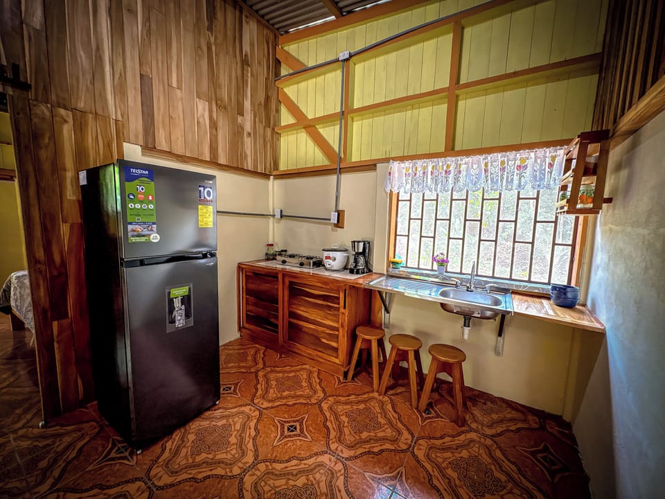Full-size fridge, stovetop, cookware/dishes/utensils