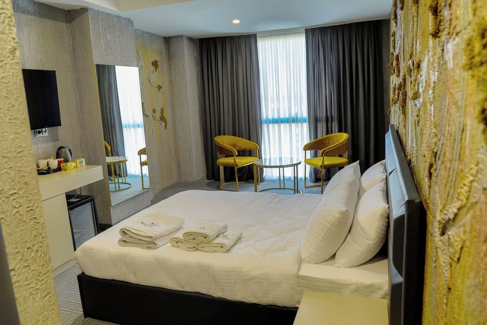 In-room safe, desk, laptop workspace, soundproofing