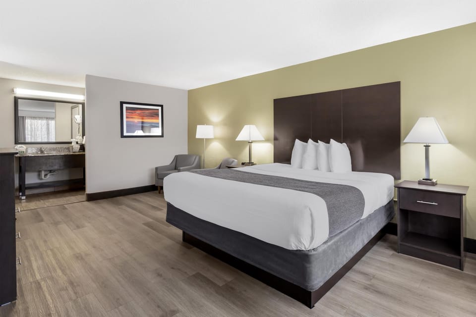In-room safe, desk, laptop workspace, soundproofing