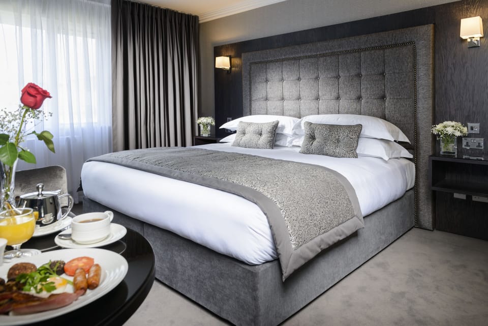 Deluxe Double Room, 1 King Bed | Premium bedding, laptop workspace, iron/ironing board (on request)