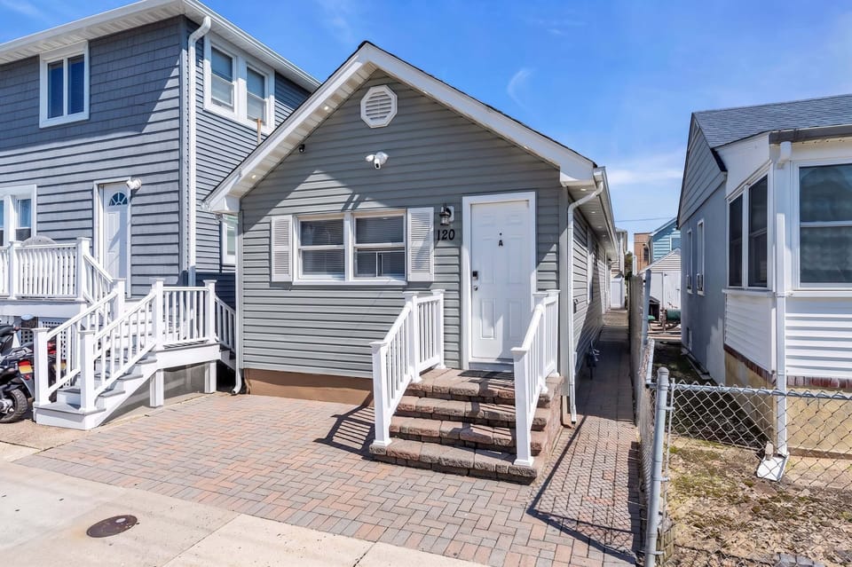 Charming coastal cottage with private entry and great curb appeal