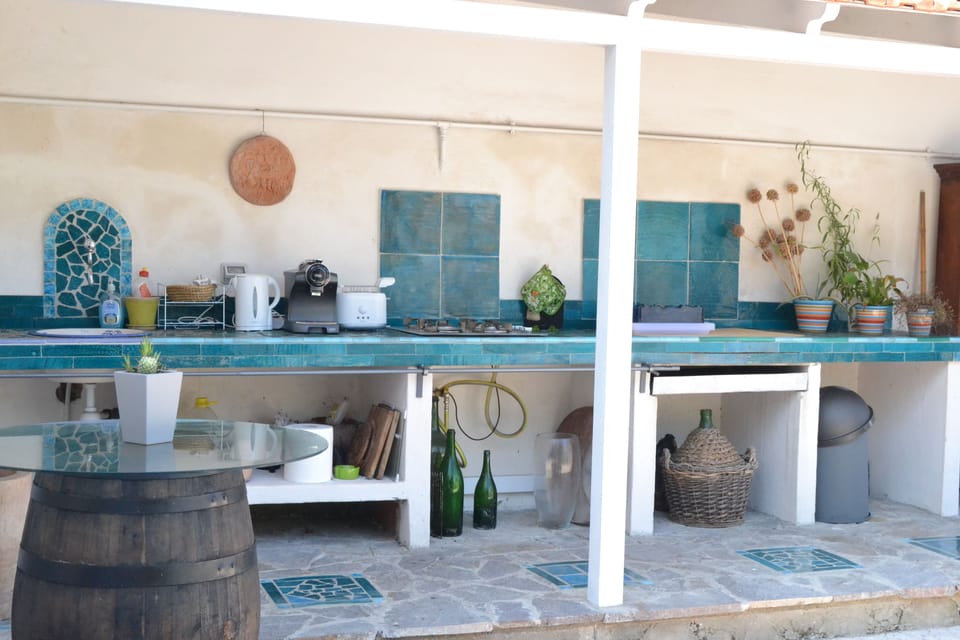 Full-size fridge, cookware/dishes/utensils