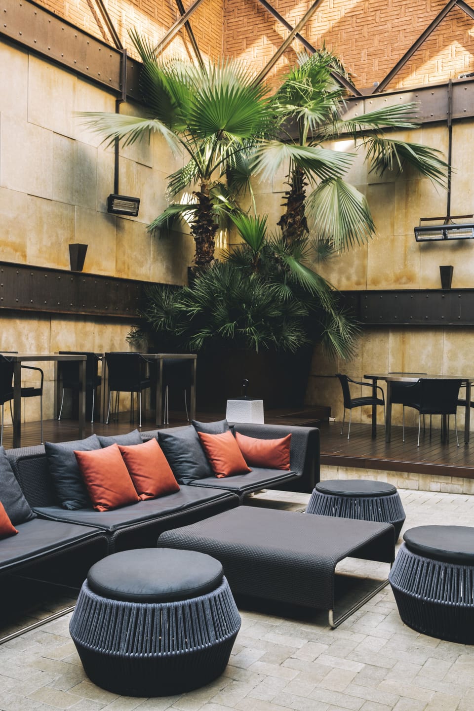 2 bars/lounges, poolside bar
