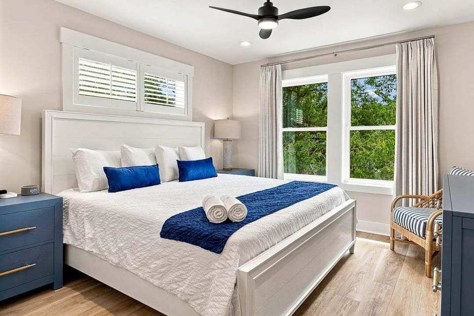Mid-Level King Master Bedroom