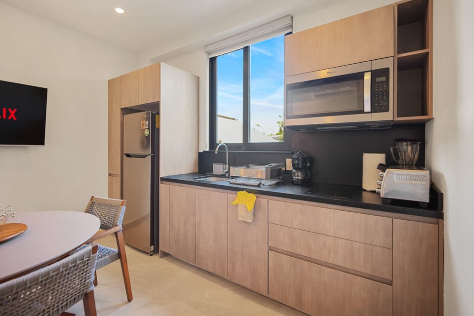 Comfort Condo, Balcony, Garden View | Private kitchen