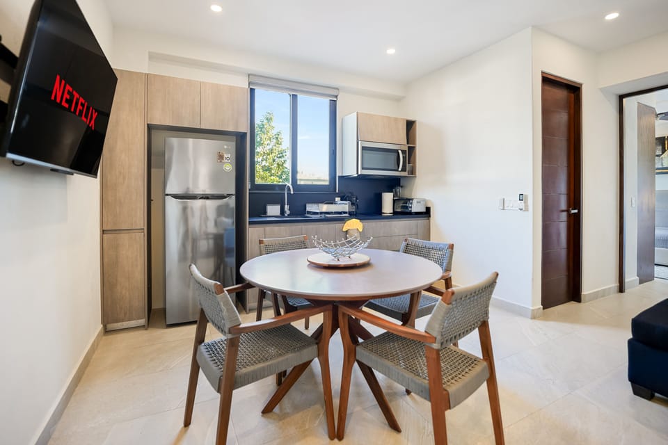 Comfort Condo, Balcony, Garden View | Living area