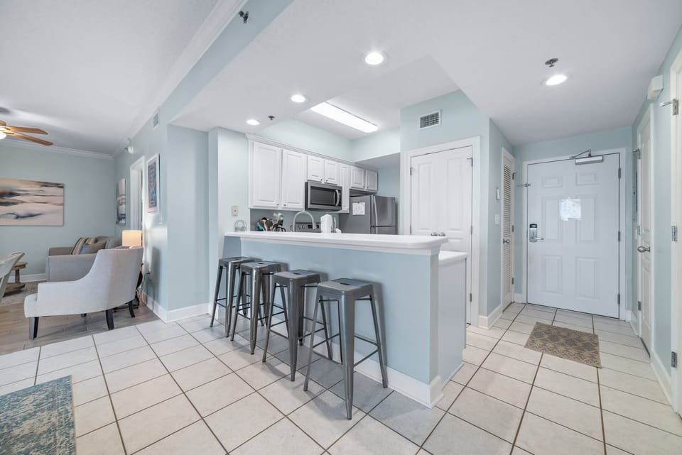 Breakfast bar and kitchen