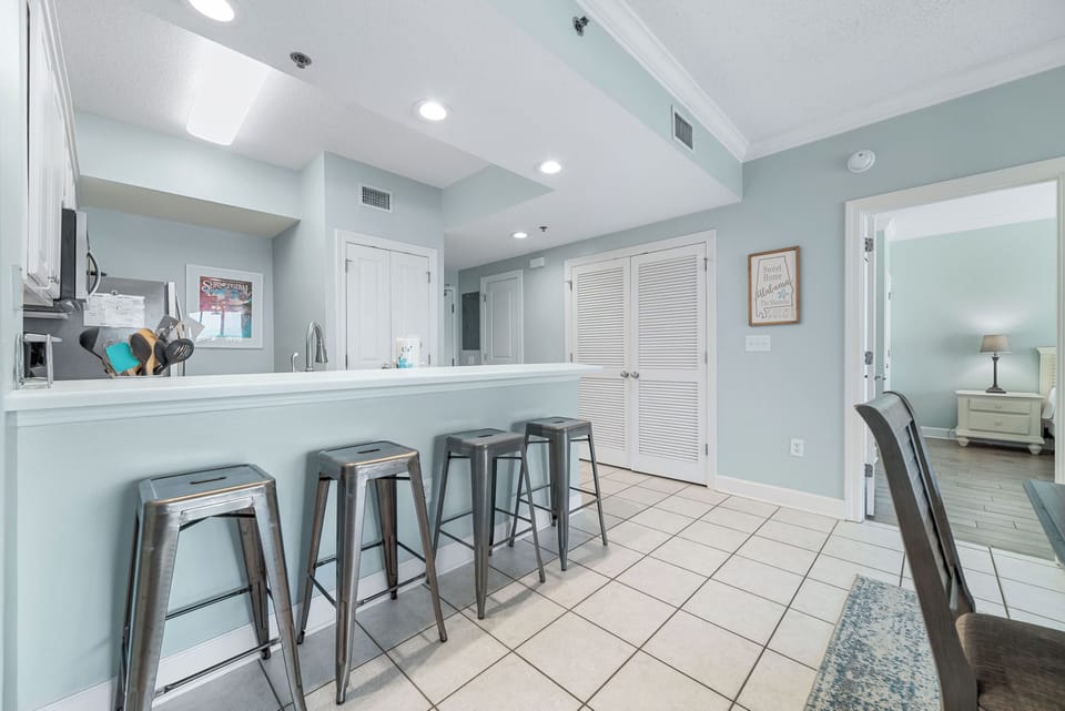 Breakfast bar and kitchen