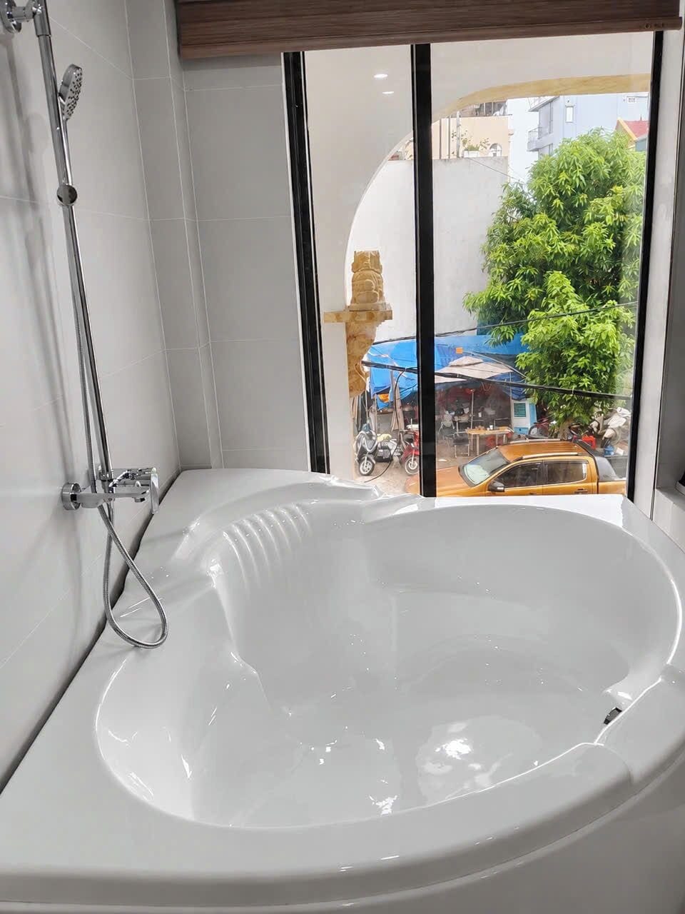 Suite, City View | Bathroom | Shower, free toiletries, hair dryer, towels