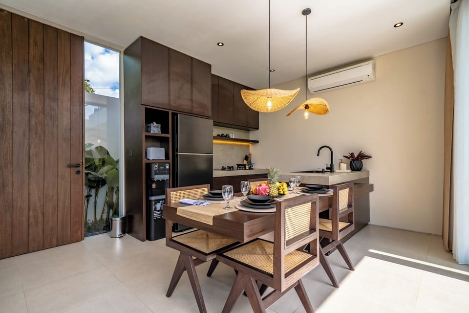 Deluxe Villa, 2 Bedrooms, Patio, Pool View | Dining room