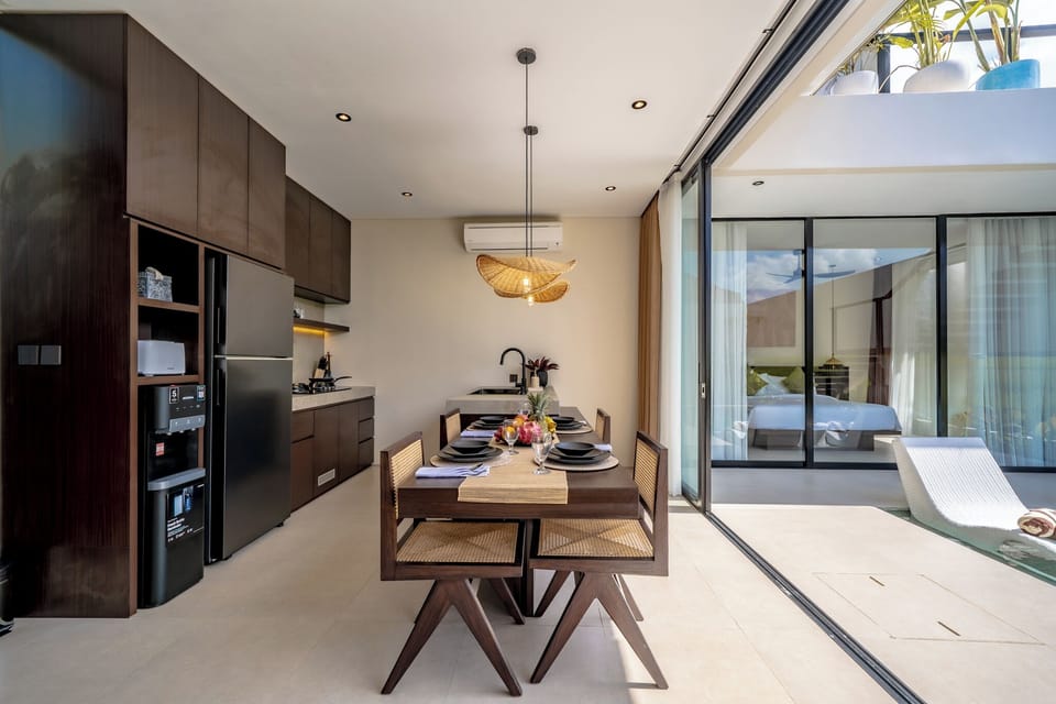 Deluxe Villa, 2 Bedrooms, Patio, Pool View | Dining room