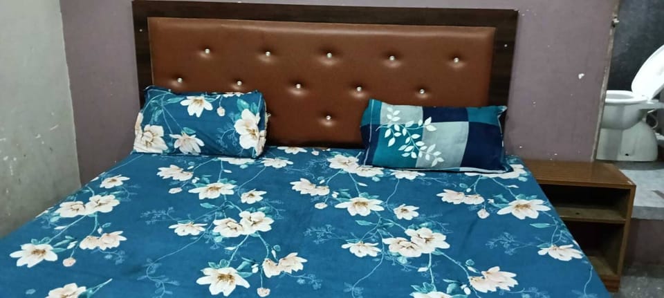 Rollaway beds (surcharge), WiFi (free), bed sheets