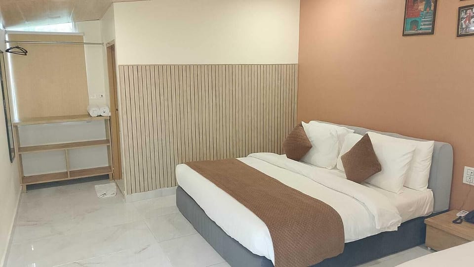 Luxury Double Room, Mountain View | Desk, WiFi (free)