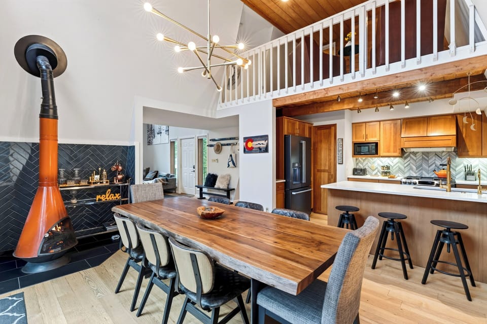 Dining room and breakfast bar