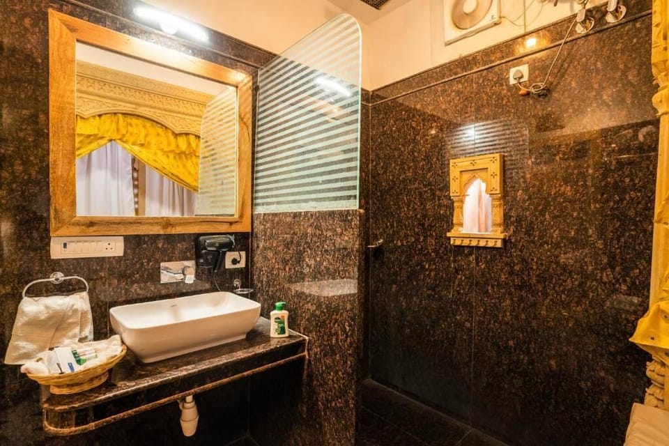 Family Room | Bathroom | Free toiletries, towels, soap, shampoo