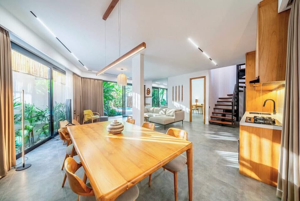 Dining Area: Sunlit space with lush views, perfect for gatherings and tropical meals!