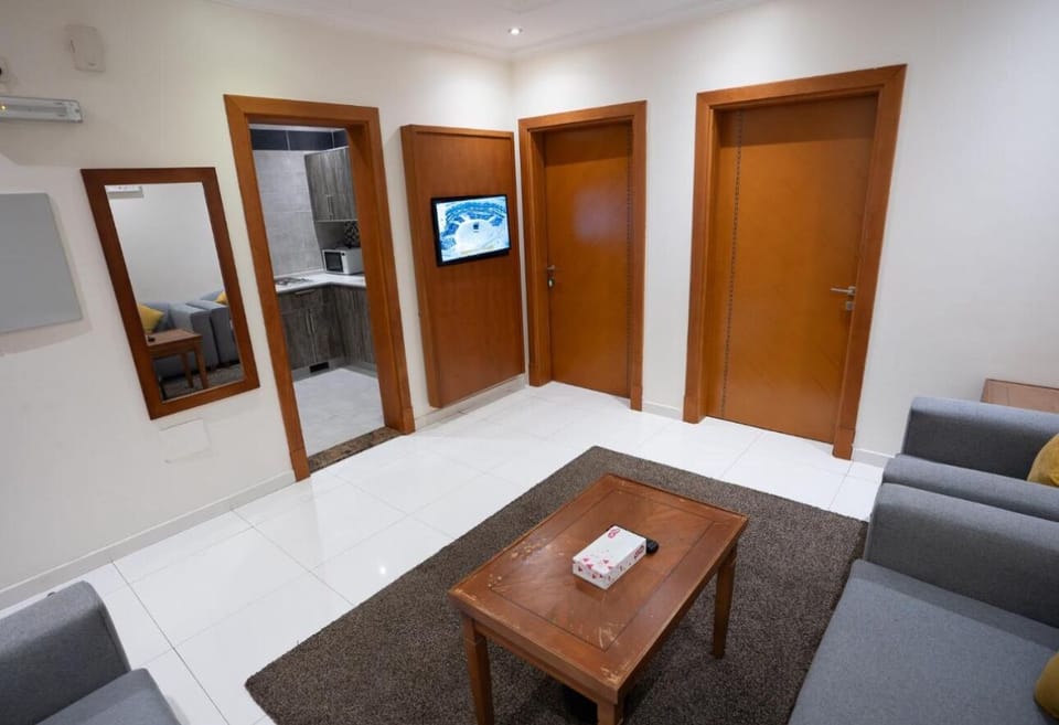 Economy Apartment, 3 Bedrooms | Living area
