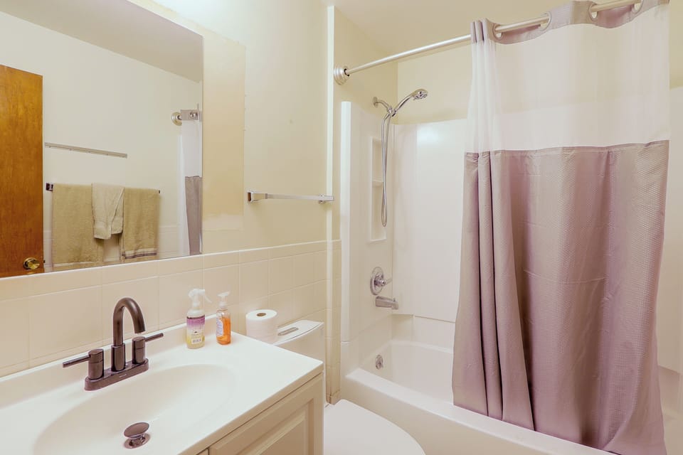 Full Bathroom