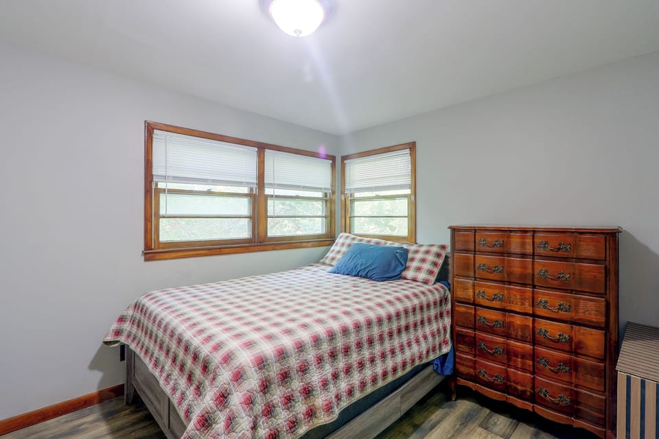 Bedroom 1 | Full Bed