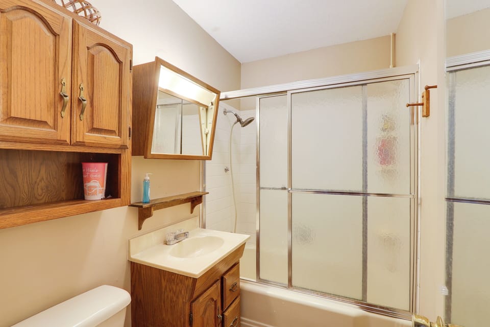 Full Bathroom