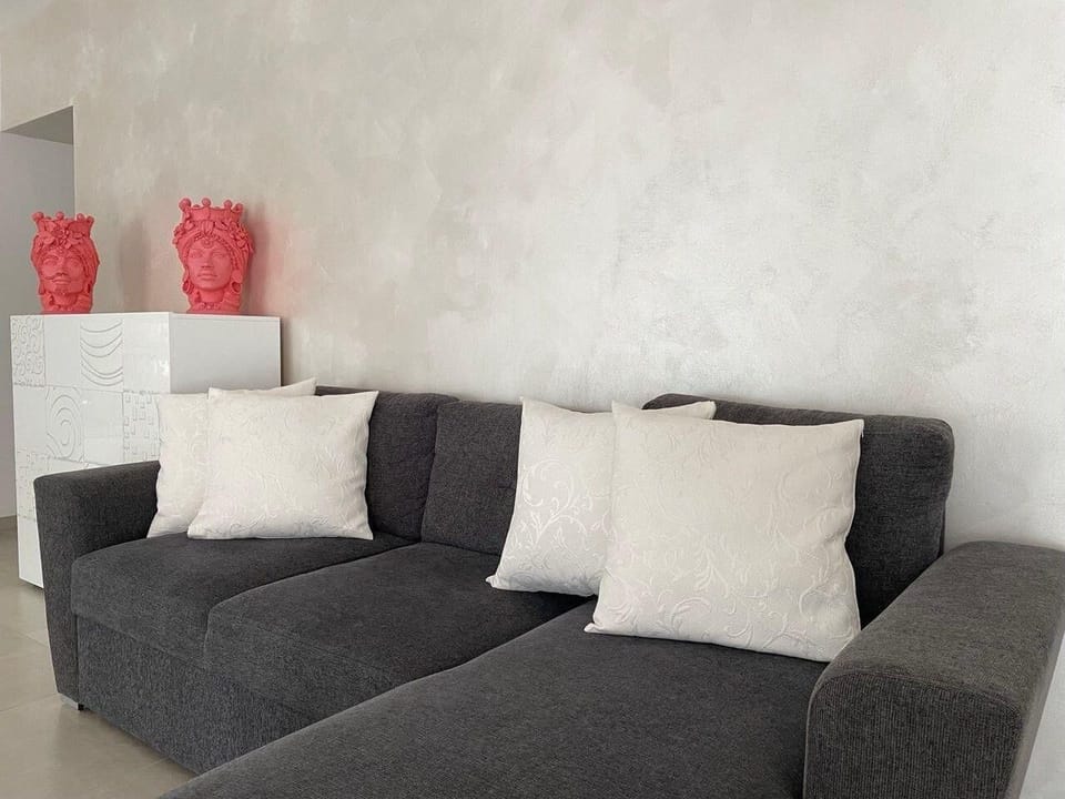 Apartment, 3 Bedrooms | Living area | 30-inch TV with satellite channels