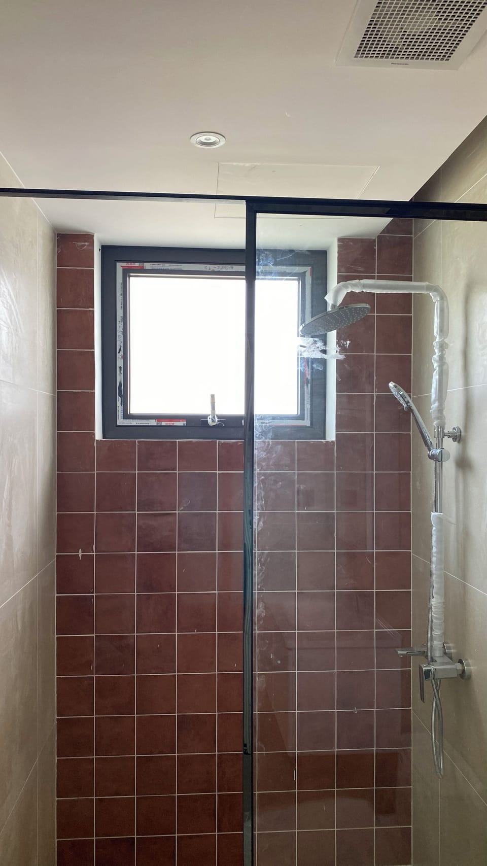 Deluxe Apartment, Balcony, City View | Bathroom | Shower, free toiletries, hair dryer, slippers