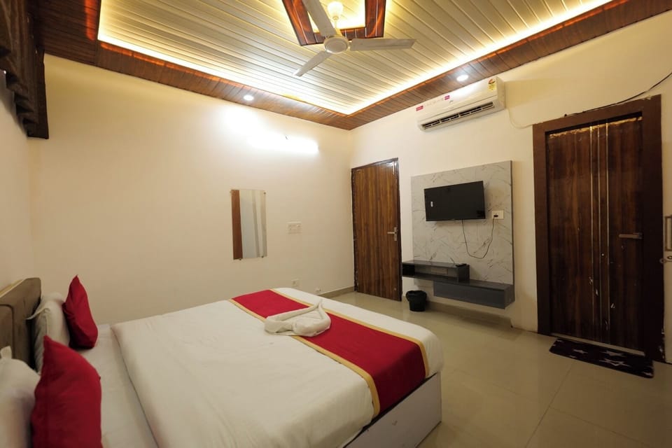 Deluxe Room | Desk, WiFi (free)