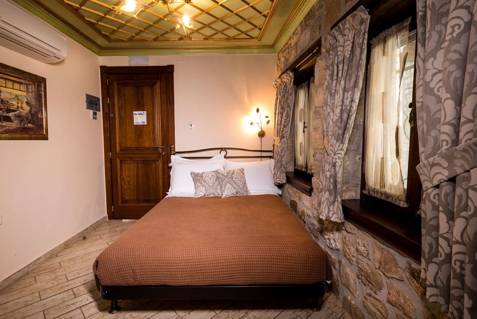 Cozy Double Bedroom with Stone Walls - Room,2