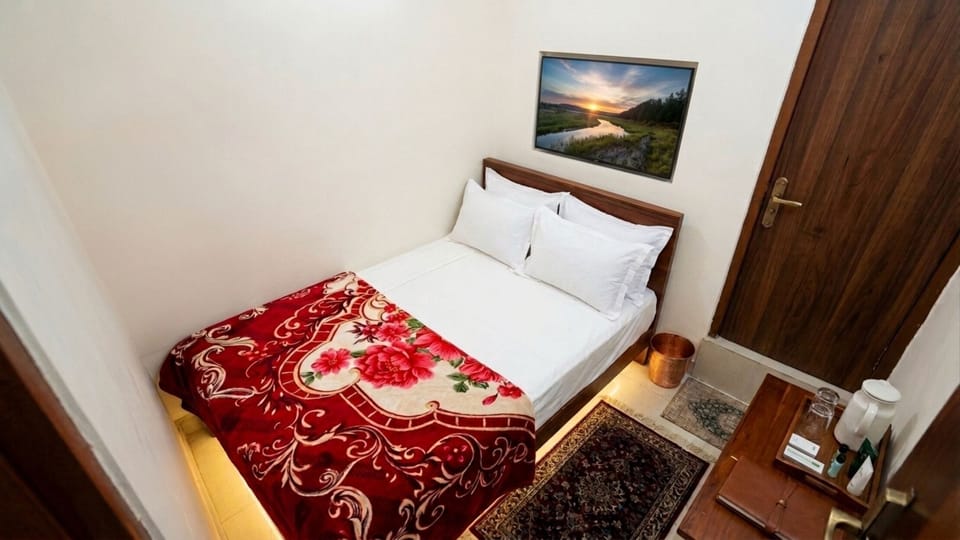Premium bedding, WiFi (free), bed sheets