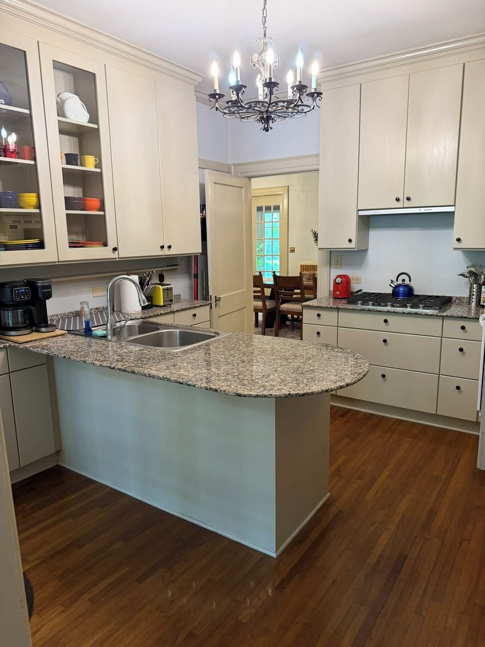 A bright, modern kitchen designed for everyday comfort.