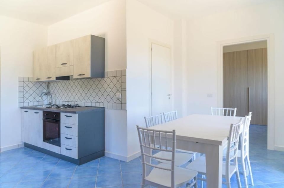 Basic Apartment, Sea View | Private kitchen