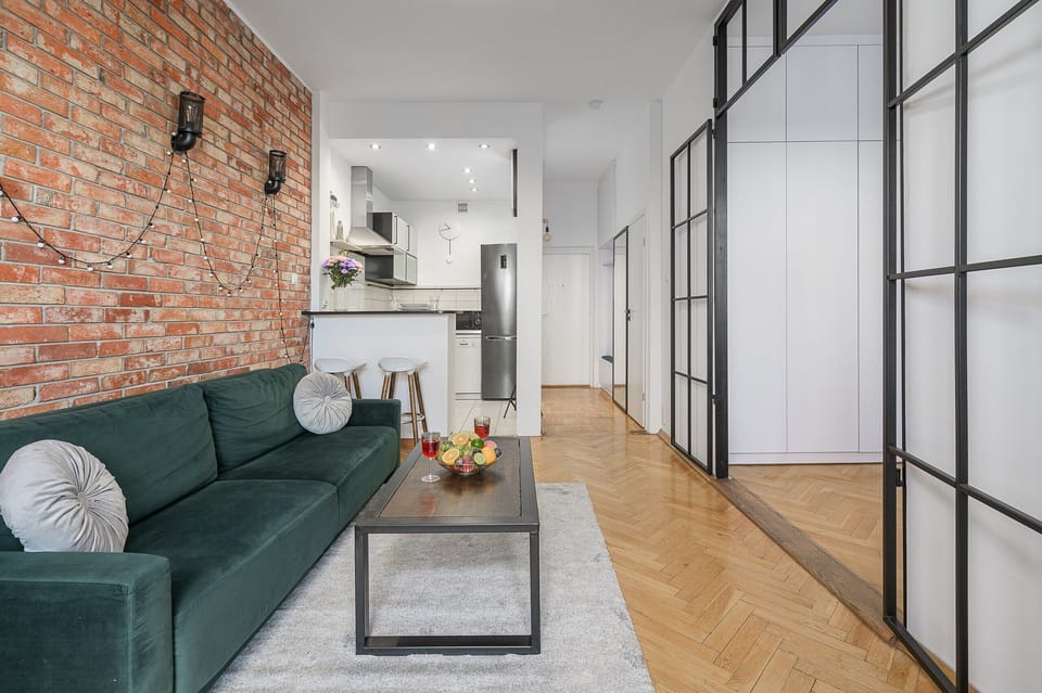 Comfort Apartment, City View | Living area | 40-inch flat-screen TV with satellite channels, Netflix
