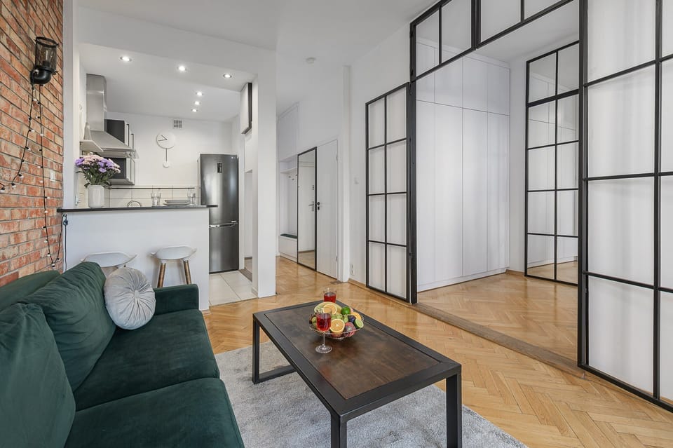 Comfort Apartment, City View | Living area | 40-inch flat-screen TV with satellite channels, Netflix