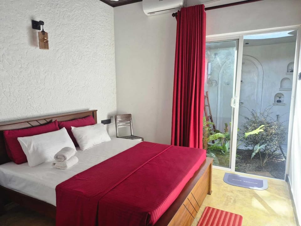 Deluxe Villa, Garden View | Desk, WiFi (free)