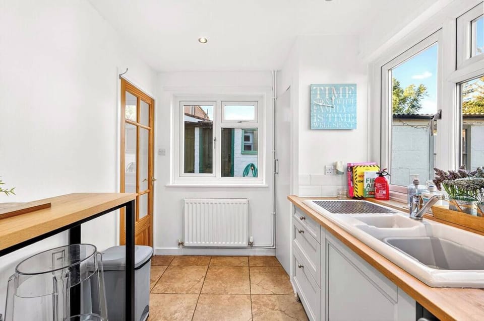 House, 3 Bedrooms, Smoking, Patio | Private kitchen