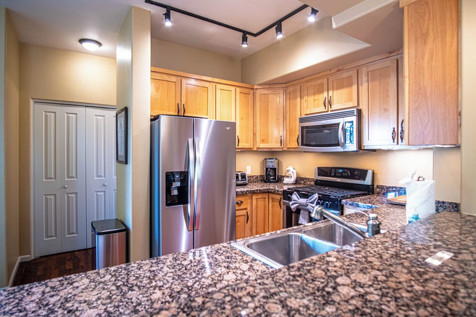 Condo, Multiple Beds, Mountain View (Sweetwater Retreat) | Private kitchen