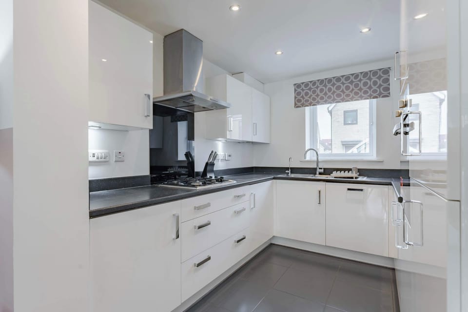 Gladiator Getaway, Cambourne - Host & Stay 