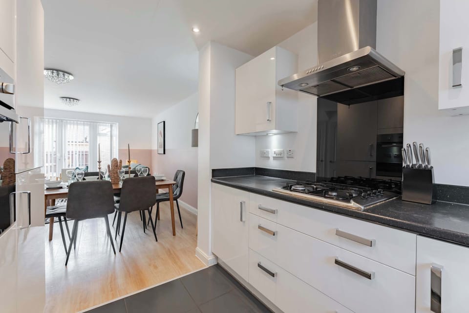 Gladiator Getaway, Cambourne - Host & Stay 