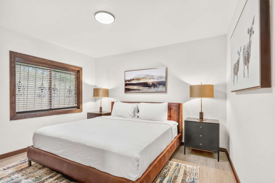 2. King Suite with Kitchen