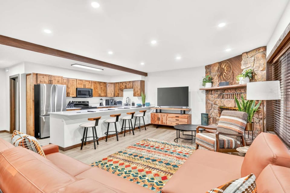 3. King Suite with Kitchen
