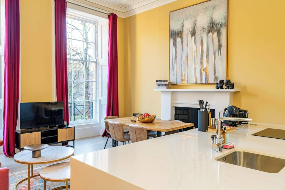 Living/Kitchen Area