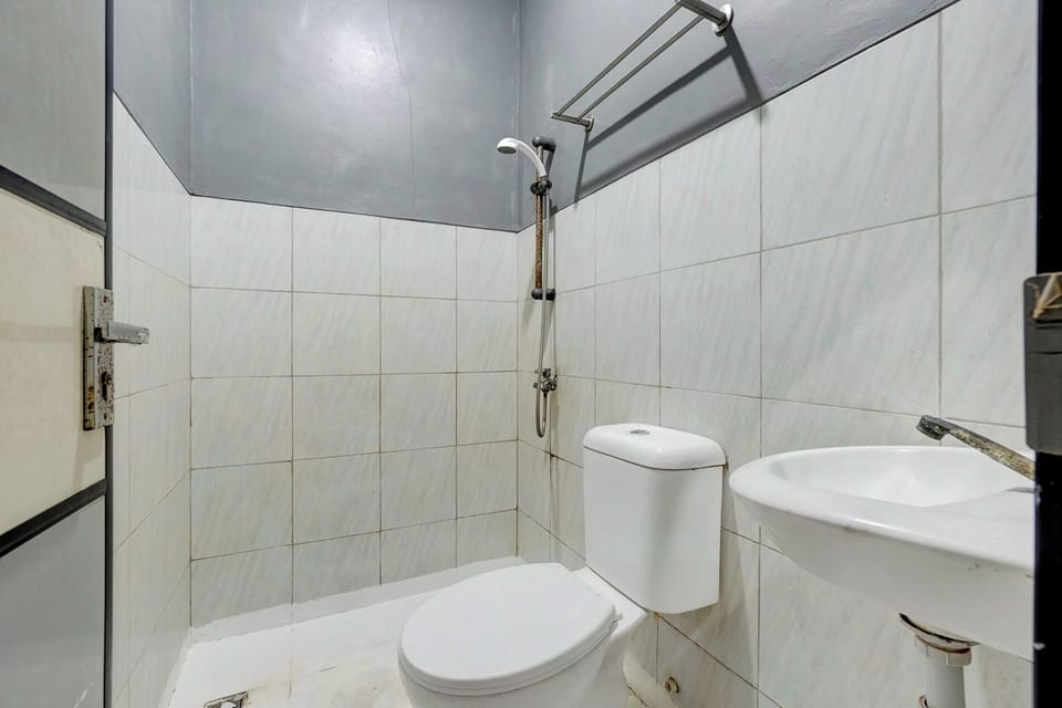 Shower, towels