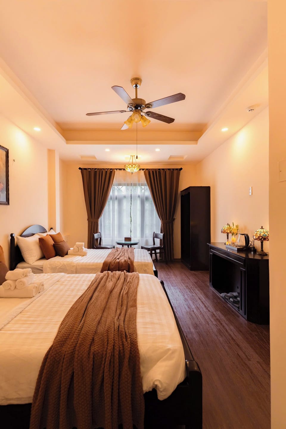 Deluxe Double or Twin Room, City View | Desk